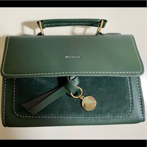 Green purse with removable straps